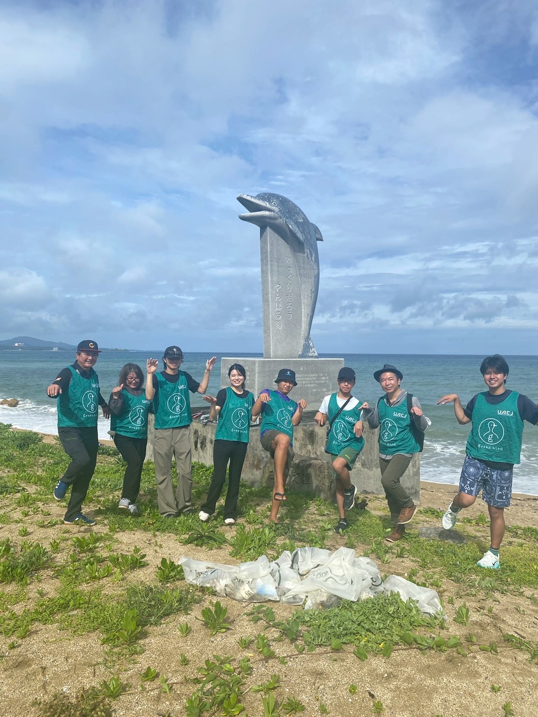 沖縄　第96回　イルカ像そうじ🐬