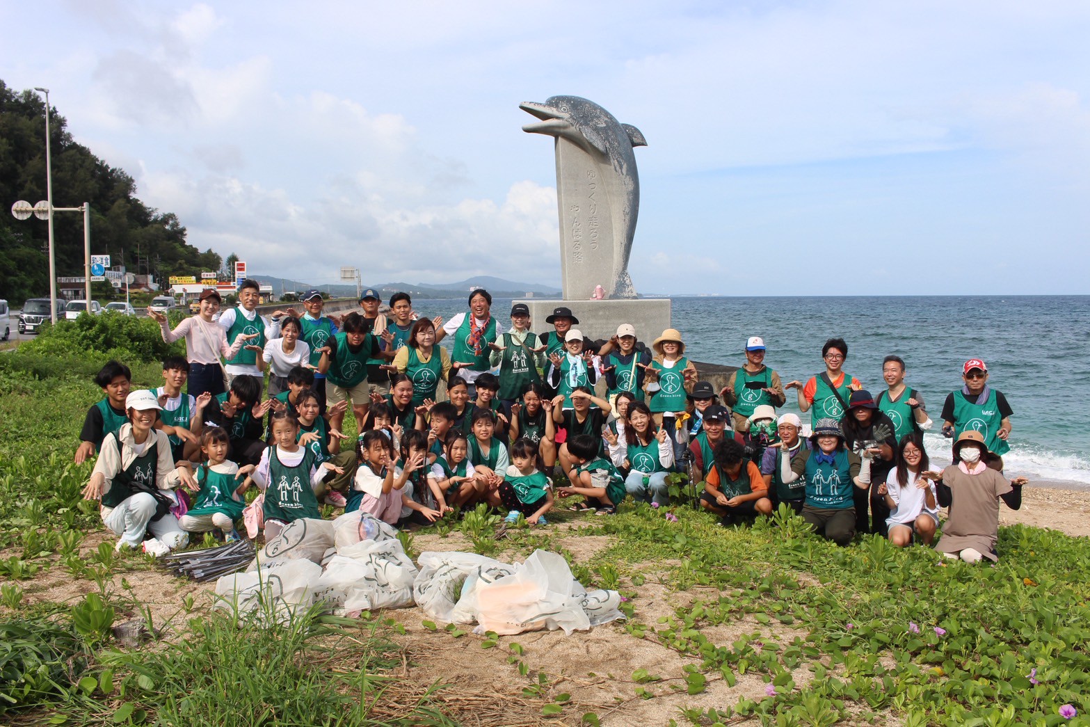 【沖縄】第98回　50人越え！イルカ像ビーチ掃除🐬　