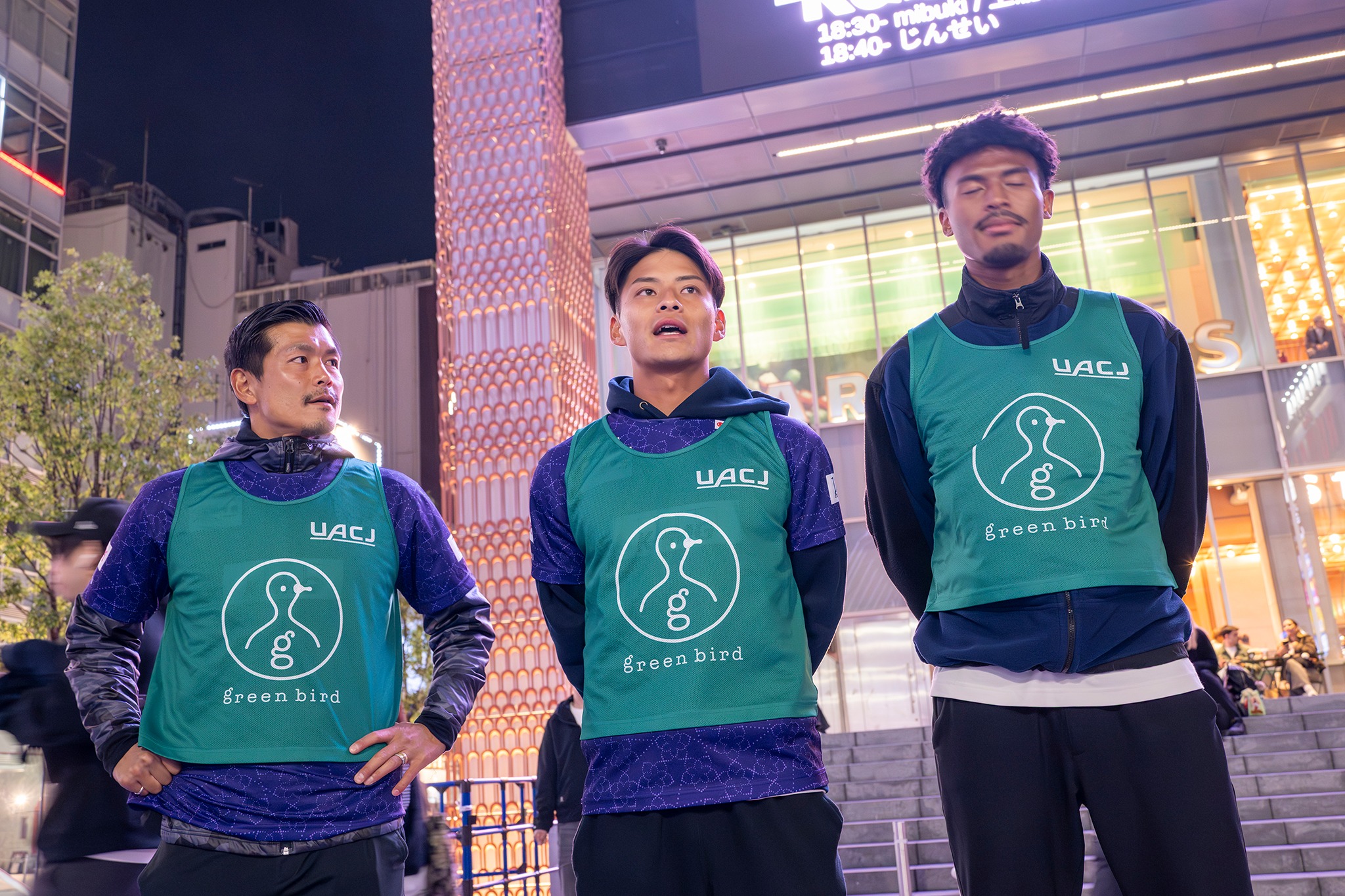 サッカー選手と一緒にゴミ拾い！