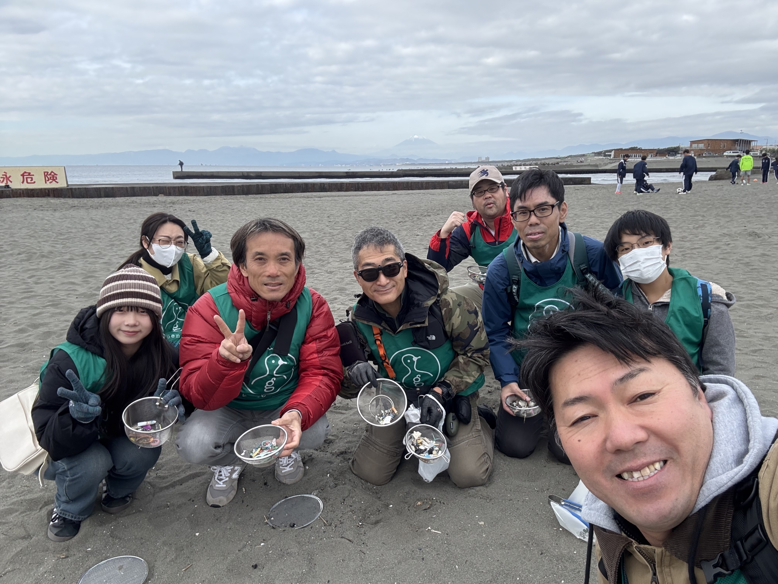鵠沼海岸でマイクロプラスチックビーチクリーンを楽しむ