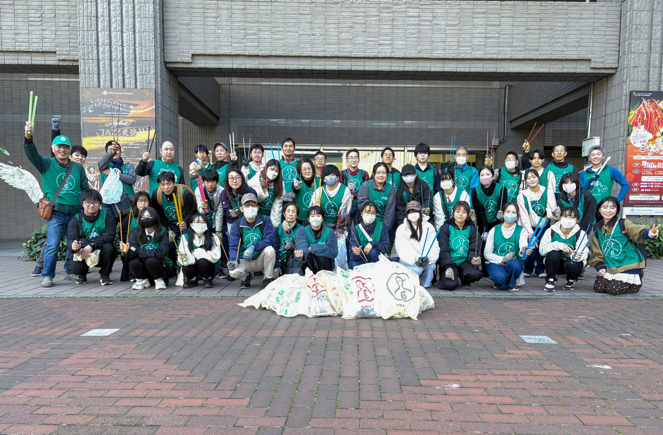 【秋晴れの中のお掃除！】第565回 岡山駅前おそうじ！