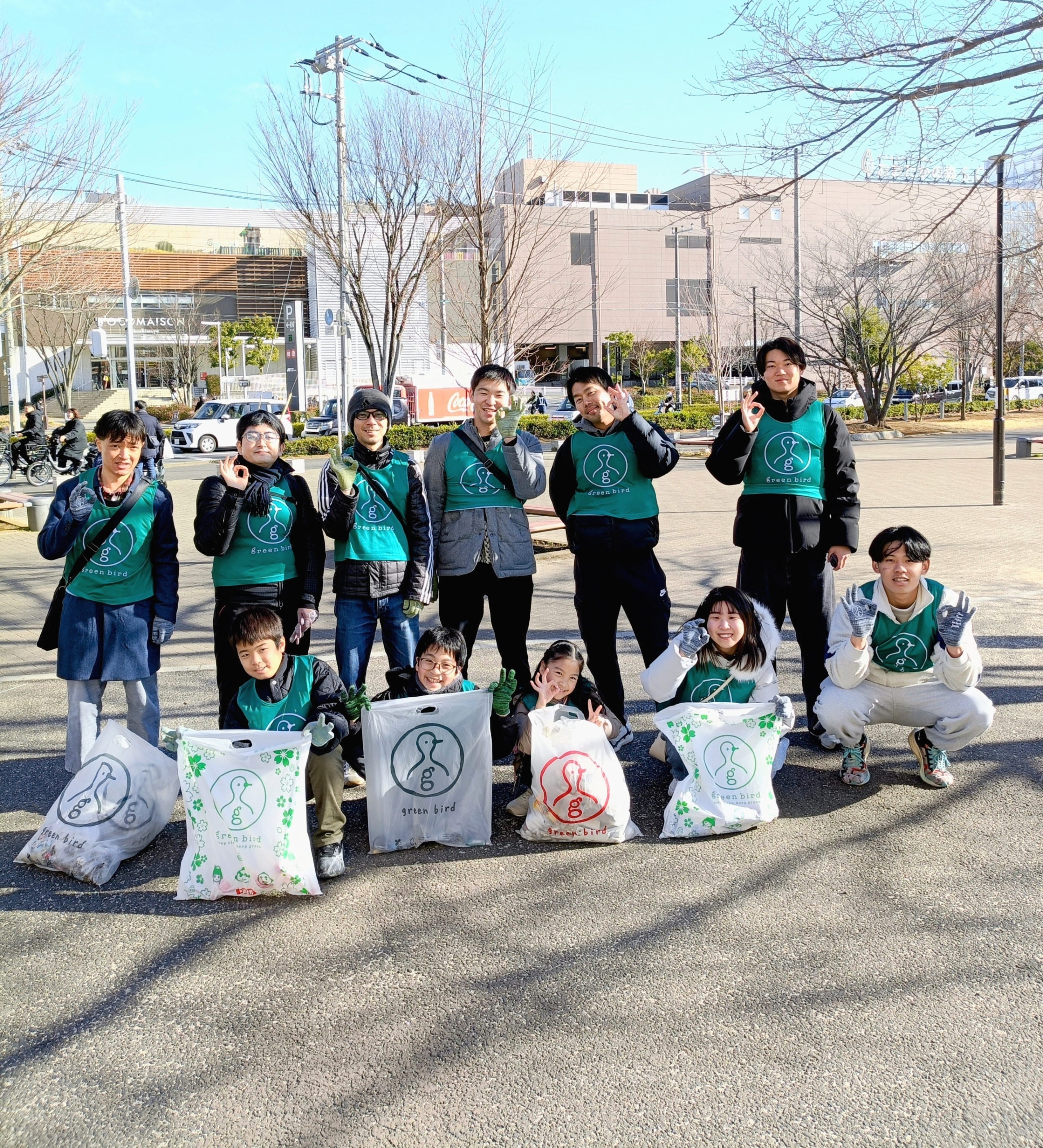 新春に　人の輪ひらく　声あつまり
