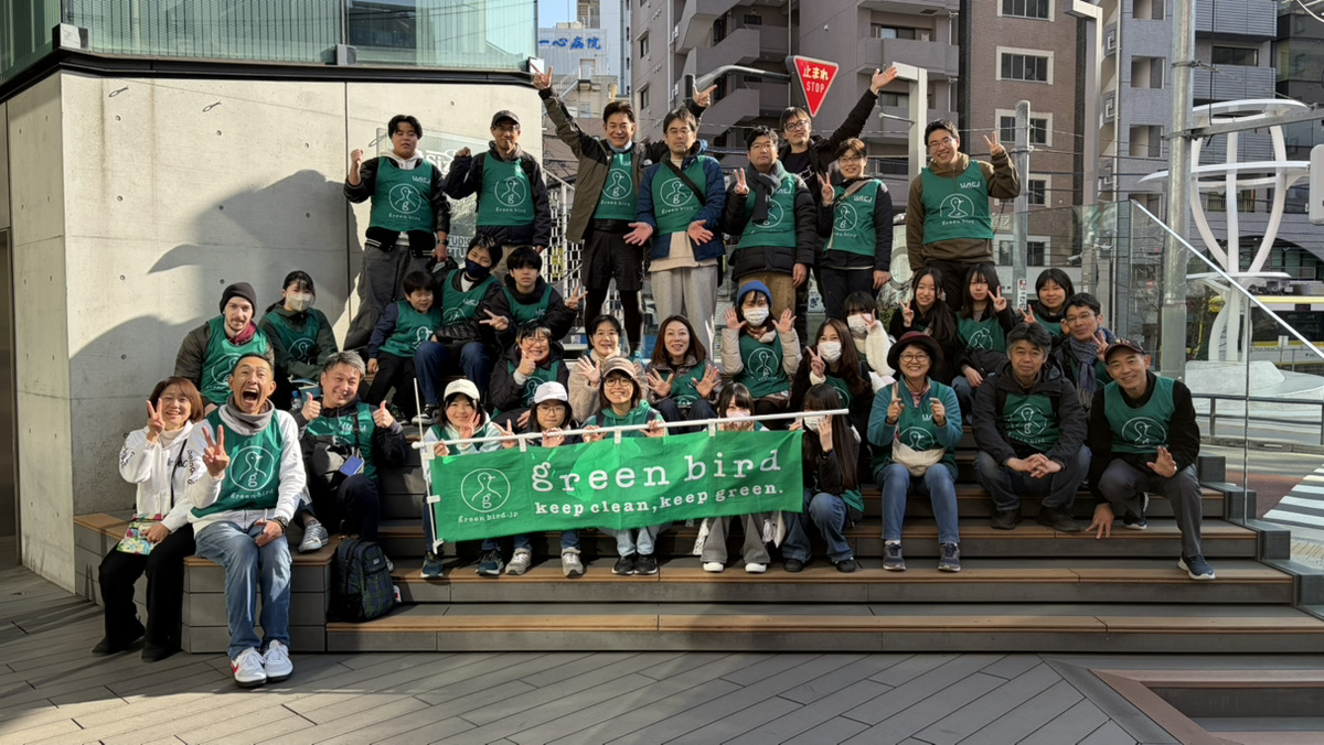 晴天の下、34人のポイ捨てハンターが躍動