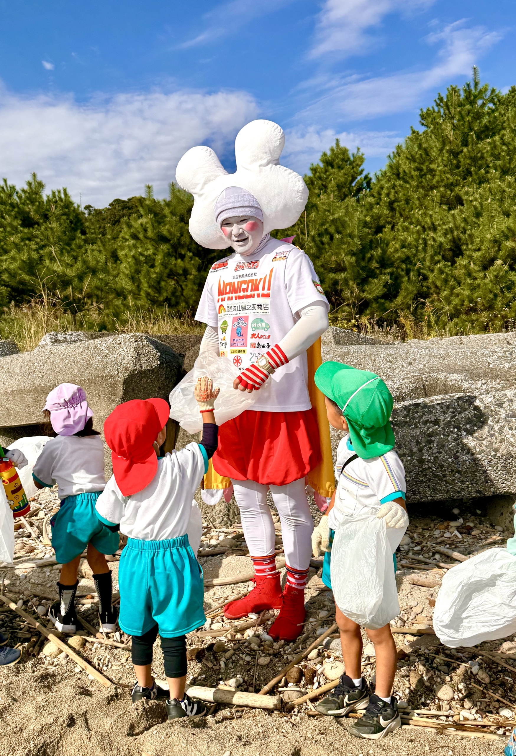 11月7日上樋ちぇれすて保育園のみんなと海ゴミ拾い