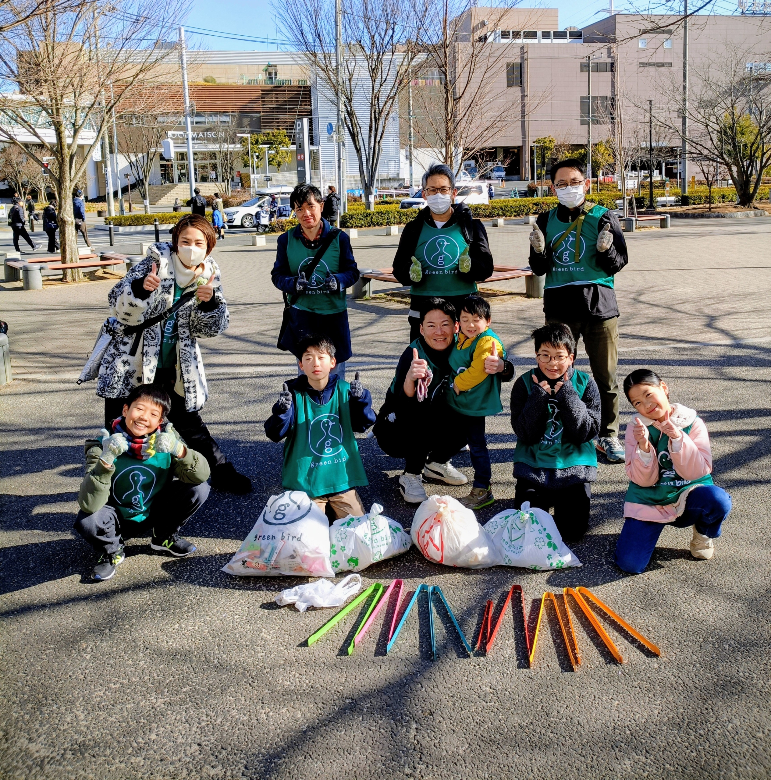 冬晴れや　ひろえば街が　笑い出す