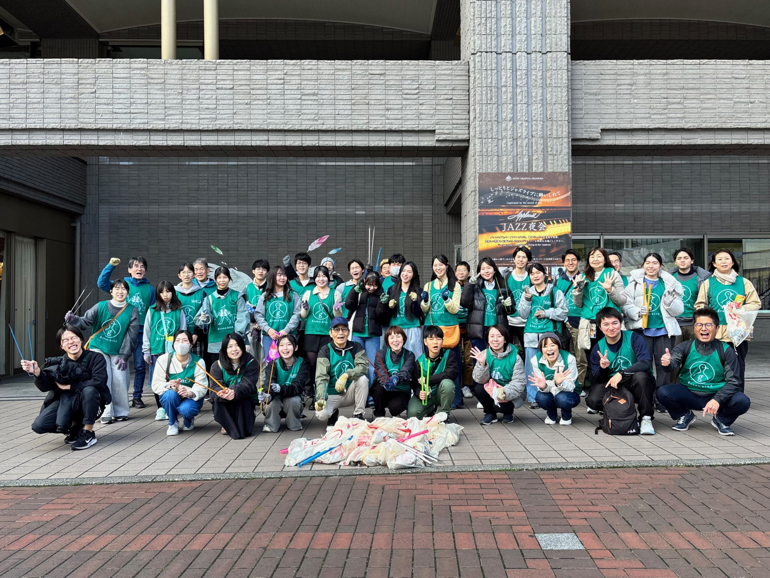 【はじめの一歩、34birdsとともに】第571回 岡山駅前おそうじ！