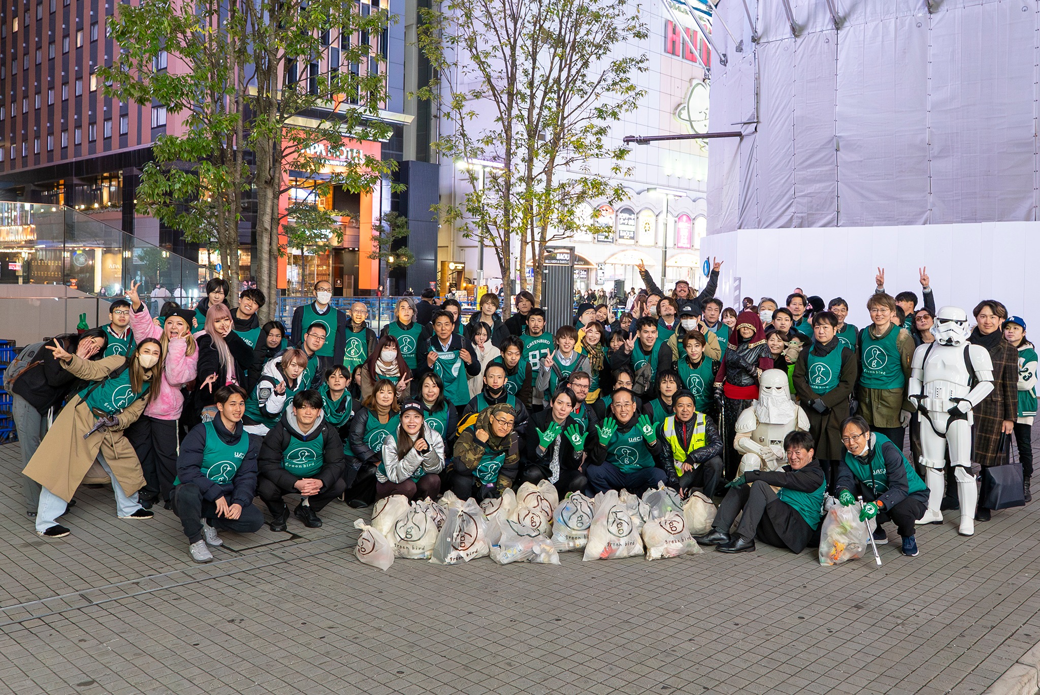 たくさんの方とゴミ拾い